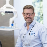 Zahnarzt Dr. med. dent Ulrich Micheely