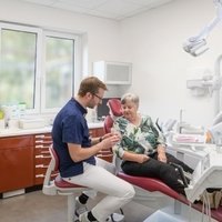 Zahnarztpraxis Henning Riße - Zahnarzt Westerkappeln - Patientin