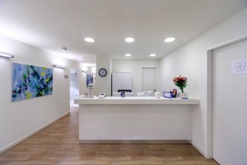 Zahnzentrum Roteb&uuml;hlplatz Rezeption