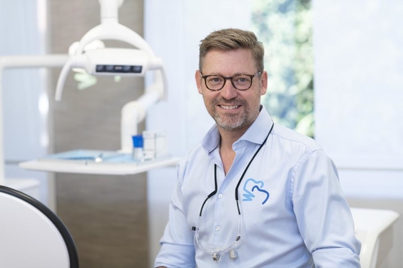 Zahnarzt Dr. med. dent Ulrich Micheely