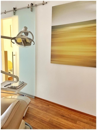 Behandlungszimmer Zahnarzt Dr. med. dent. Marc Vollert Zahnarztpraxis DENTAL EAST Frankfurt