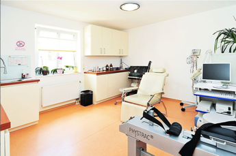 Behandlungszimmer Thomas Probst Neurologe München